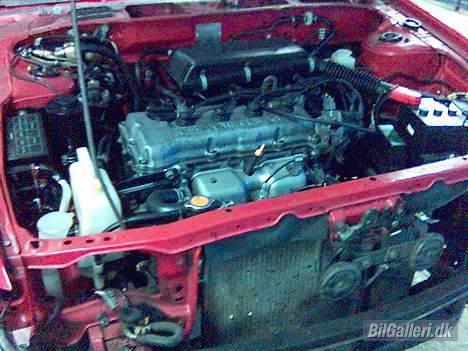 Nissan Almera SR sedan *SOLGT*  - Motoren billede 3