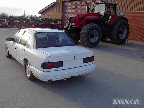 Ford Sierra GT - Lige kommet ud af malerværkstedet :-) billede 3