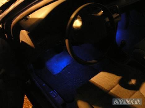 Honda Civic  ( solgt ) - lys i bunden af bilen... resten er ikke nemt at tage bil af med et dårlig camra billede 4