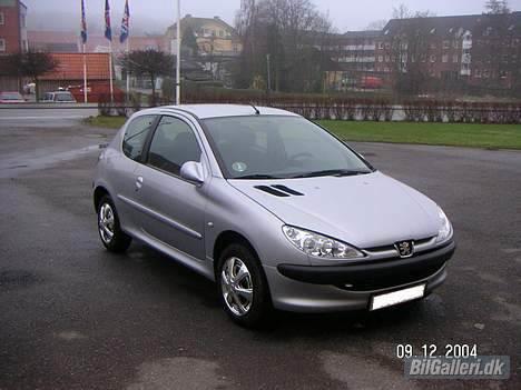 Peugeot 206 - så småt gået i gang med stylingen :-) billede 10