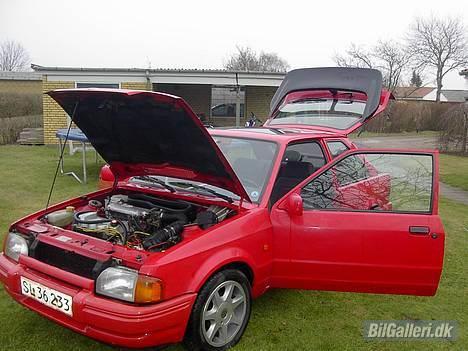 Ford Escort 1.6 xr3i "SOLGT" - Så er den rengjort! :-) Skal poleres til sommer... billede 5