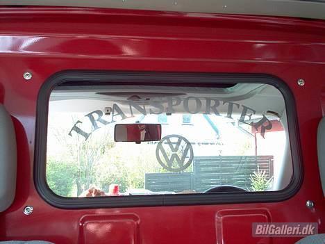 VW Transporter  SOLGT SOLGT - det er da fedt ikk??? der er monteret blå dioder ( fra dioder.dk ) bag spejlet så nå det er mørkt lyser teksten!!!  billede 6