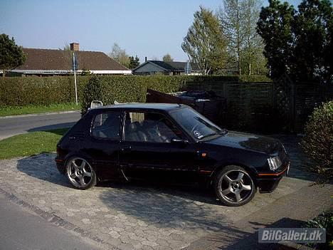 Peugeot 205 GTI billede 1