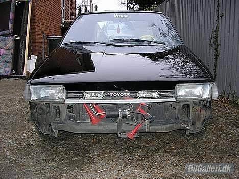 Toyota Corolla *solgt* - Lige da den kom fra maleren... Ingen fedtede fingre tak :) billede 3