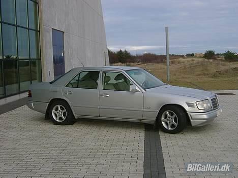 Mercedes Benz 124/250 D billede 1