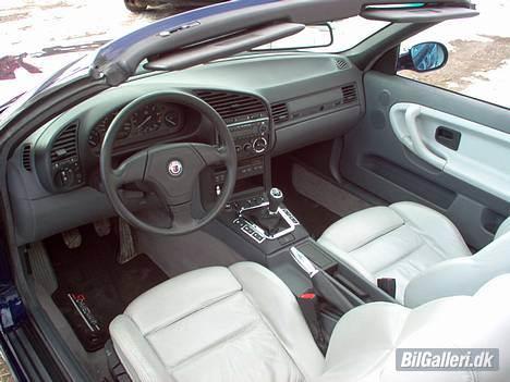 BMW 325i Cab - SOLGT... - Alpina og Schmiedmann-gejl...!!! Total lækker kabine... Men blir mere lækker til sommer... :) Har også et DVD-anlæg der skal sættes i...! billede 8