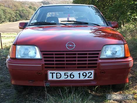 Opel Kadett E Sedan billede 1