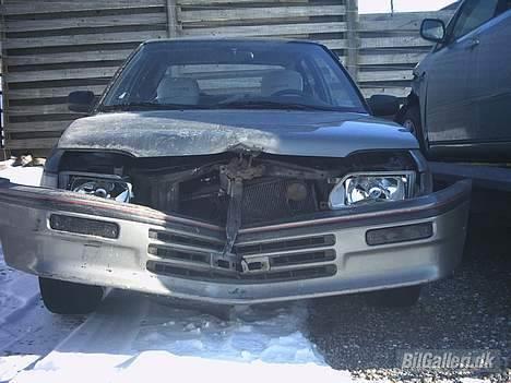 Toyota Corolla (Totalskadet) - Totalskadet efter møde med lastbil hjul! billede 8