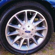 Ford Mondeo 1,8 i celebration