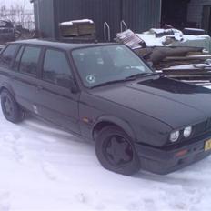 BMW 320I Touring - SOLGT -