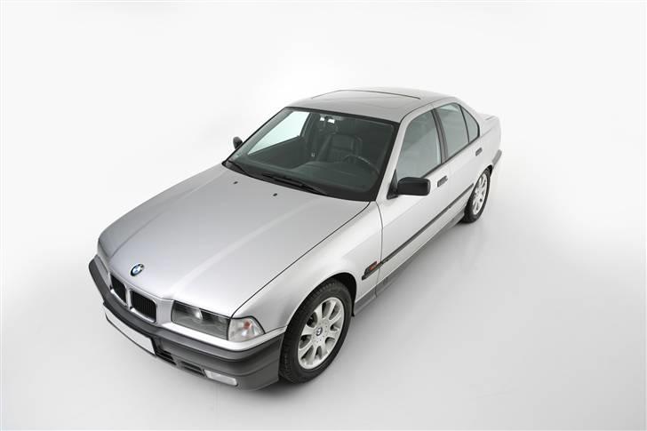BMW 325i aut. SOLGT billede 1