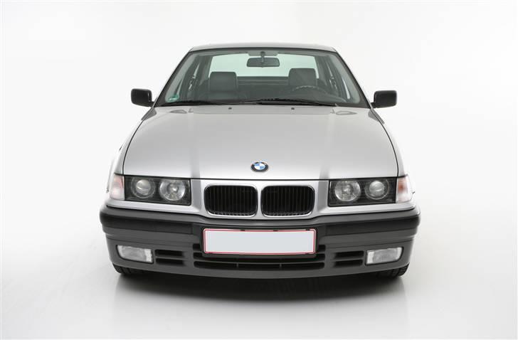 BMW 325i aut. SOLGT billede 4