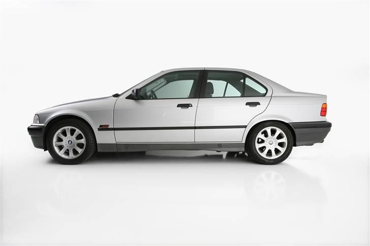 BMW 325i aut. SOLGT billede 6