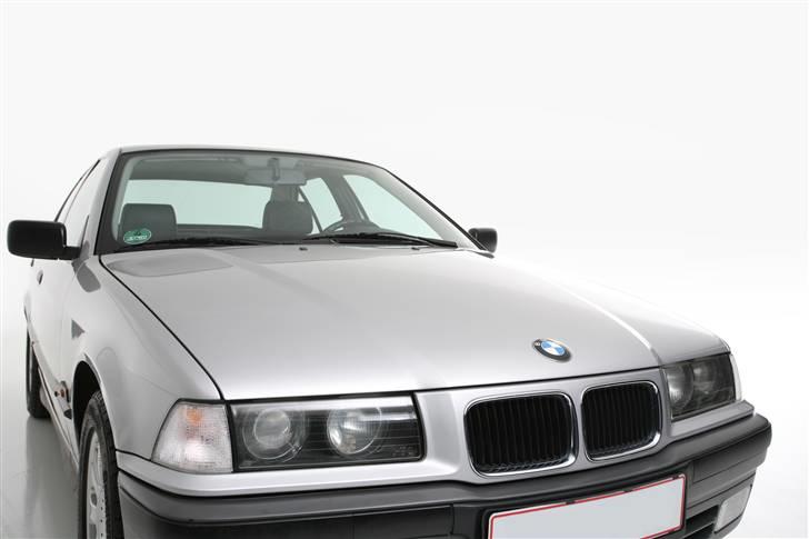 BMW 325i aut. SOLGT billede 9