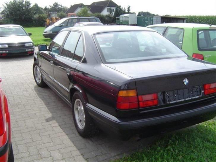 BMW E34 - Det her er et låne billed for at give et præg om hvordan min så ud da jeg fik den, den var fuldstændig magen til denne her også farven.. billede 20