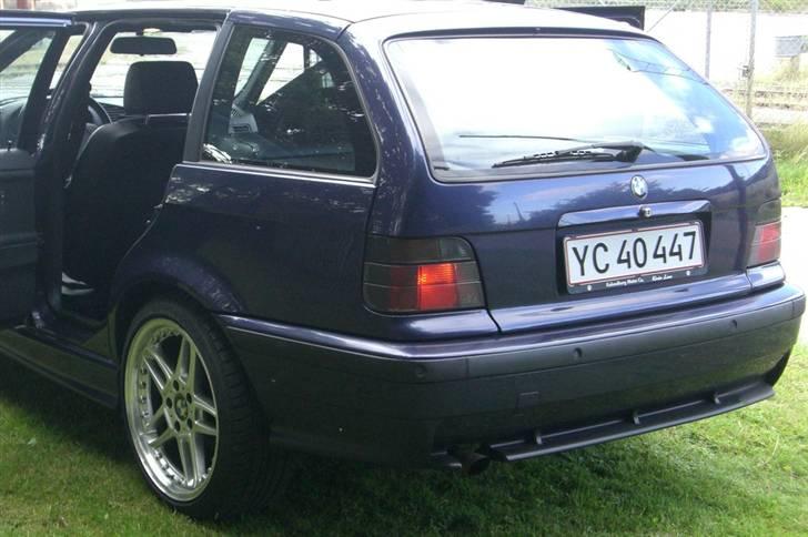 BMW E36 320i touring SOLGT billede 2