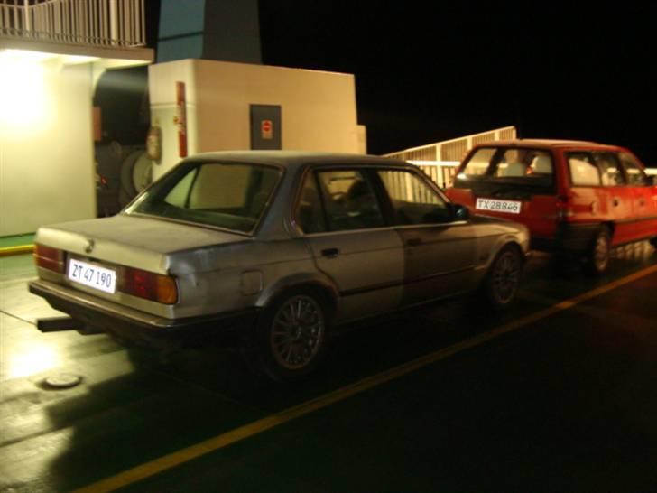 BMW 323i e30 r.i.p - jeg ved godt de er lidt mørke billede 2