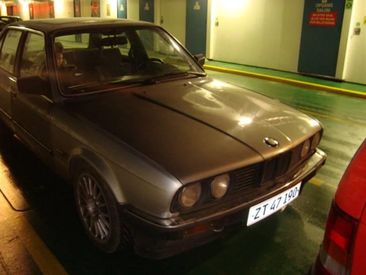 BMW 323i e30 r.i.p - jeg ved godt de er lidt mørke billede 3