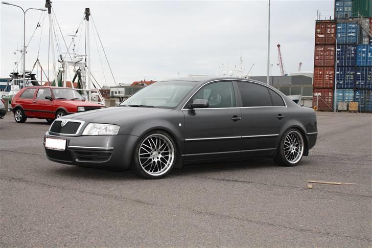 Skoda Superb TDI ..TOTAL SKADET - billedet taget inden tonen a fordør  billede 10