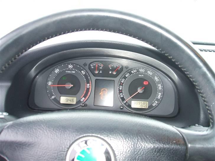 Skoda Superb TDI ..TOTAL SKADET billede 15