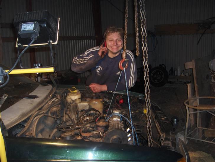 Opel kadett e skrottet - ham der hjalp mig med bilen kunne sku ikke lade være med at snakke med konen helle tiden hun var så også ved at føde hehe billede 16