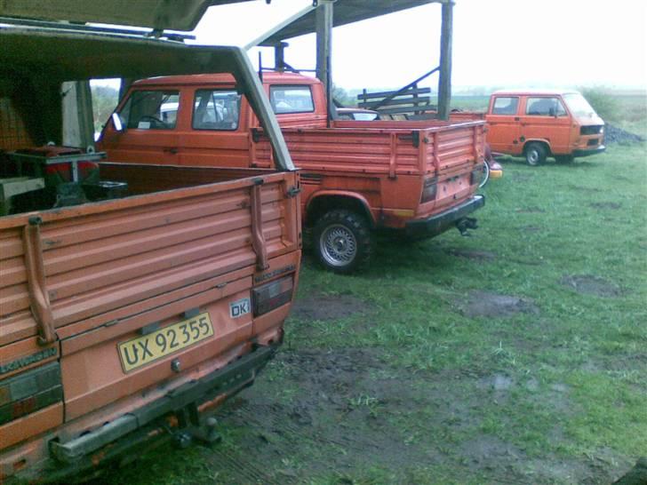 VW Transporter * SOLGT * - Ved siden af min syncro og den gamle reservedels bil.  billede 8