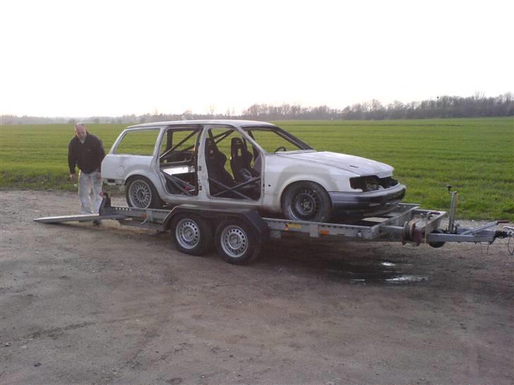 Ford Sierra Estate - På vej til maler billede 3