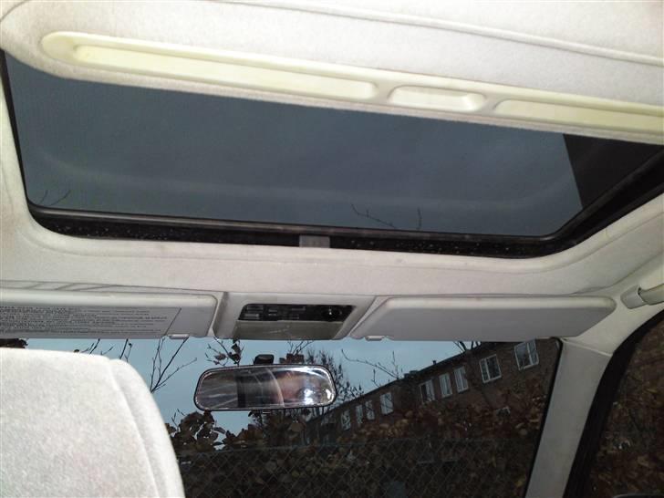 Honda civic 1,6i LS (MB1) SOLGT - Ja sådan et har den også. Man kan jo næsten ikke vente til det bliver sommer. billede 4