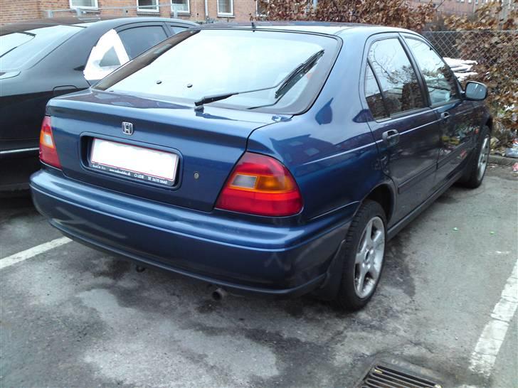 Honda civic 1,6i LS (MB1) SOLGT - Her har jeg så lige fjernet nogle emblemer i Photoshop. Mine Honda-logo´er bliver dog aldrig fjernet. Det ville være ren blasfemi. billede 10