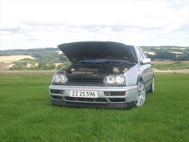 VW Golf 3 VR6 Solgt - sån som den står nu. med sort tag osv billede 1
