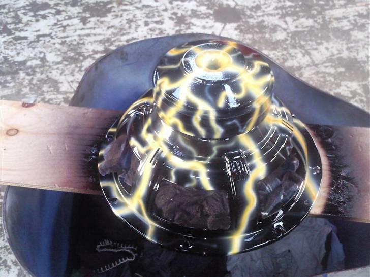 Peugeot 406 ST.... solgt - skulle lige prøve at male med airbrush :-)  det er en 12" Alpine tybe S sub billede 3