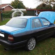 Nissan Sunny TOTAL SKADET....