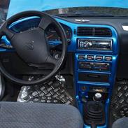 Nissan Sunny TOTAL SKADET....