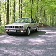 BMW e30 323i Limousine