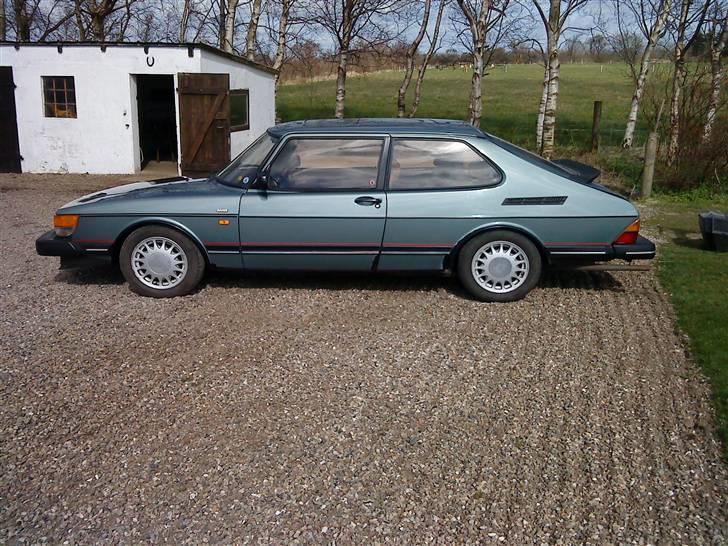 Saab 900 Turbo Solgt - Med sommerfælge og i lowrider trim :) billede 2