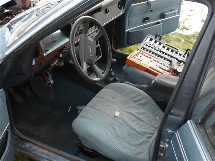 Ford taunus 2.0 v6 - sæder som for håbentlig engang bliver pæne igen... billede 2