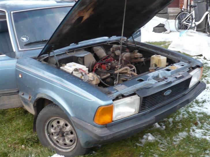 Ford taunus 2.0 v6 - her er bilens eneste taunus fælg..... billede 5