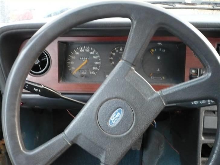 Ford taunus 2.0 v6 - det er så her man styrer den store vogn hvis nogen er i tvivl.... billede 9