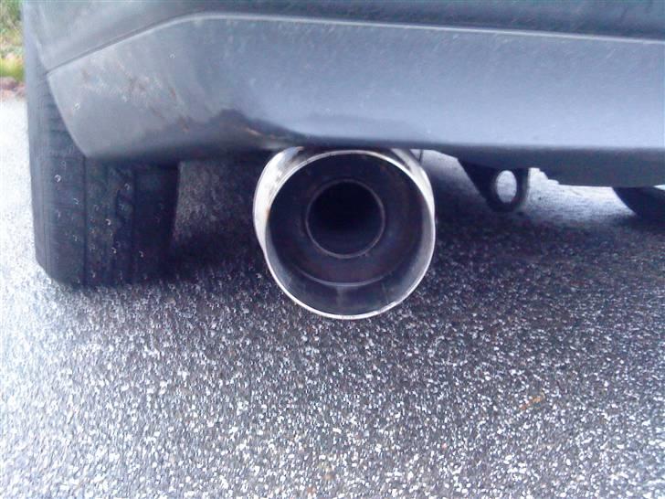 Peugeot 405 Solgt - Da jeg fik den startet skulle den også lyde af noget :D billede 2