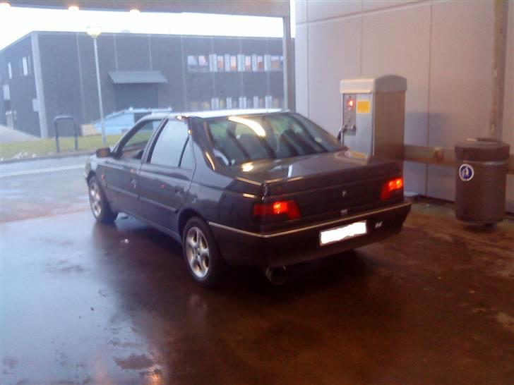 Peugeot 405 Solgt - Bag fra. Taget på tanken billede 6