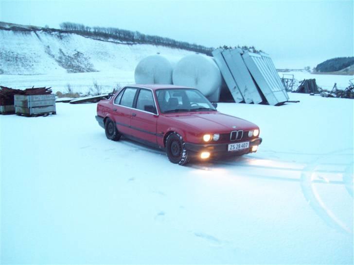 BMW 320i E30 SOLGT billede 1
