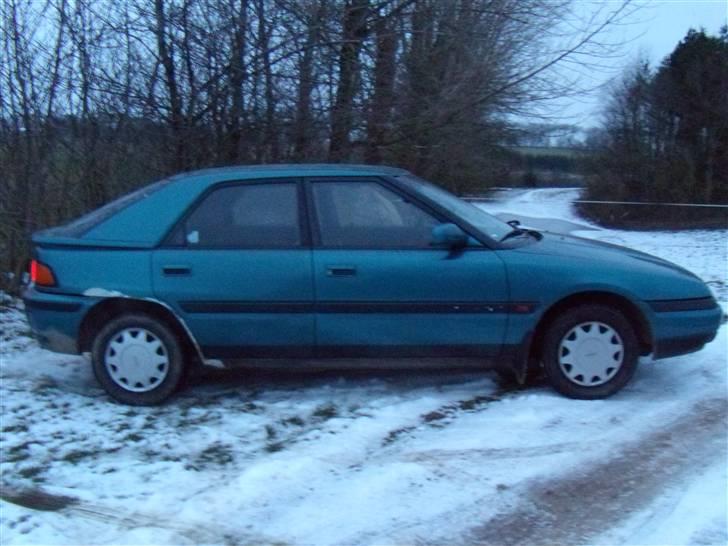 Mazda 323f billede 2