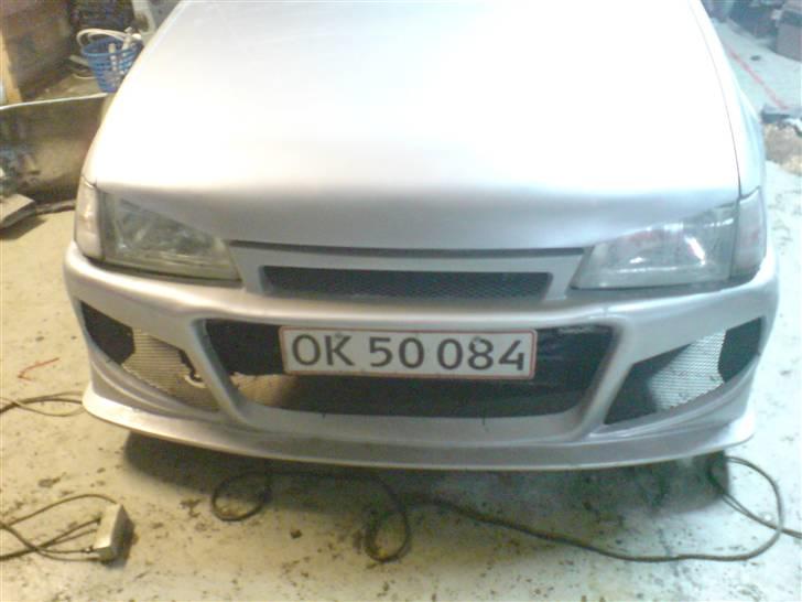 Opel kadett E ¤solgt¤ - øjenskygger på maskinen..pynter nu ret godt billede 4
