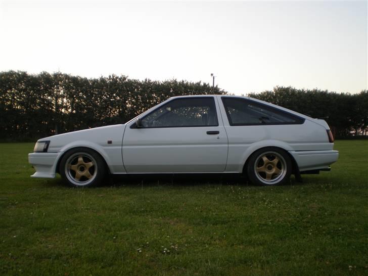 Toyota Corolla AE86 billede 2