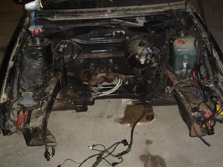 VW Golf 20v turbo [Solgt] - Her ses det nye ledningsnet samt nyt gear skifte og den anden tandstang med servo billede 3