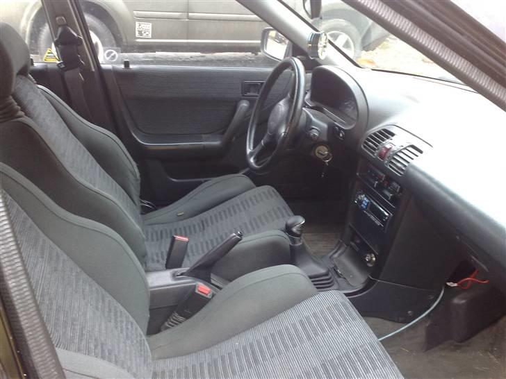 Mazda 323f solgt billede 14