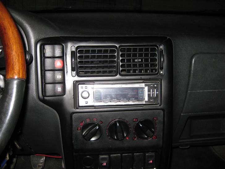 VW Polo 6N - Rigtig lækker radio med touch screen... Godt nok er den gammel men Syns virkelig den er fed billede 9