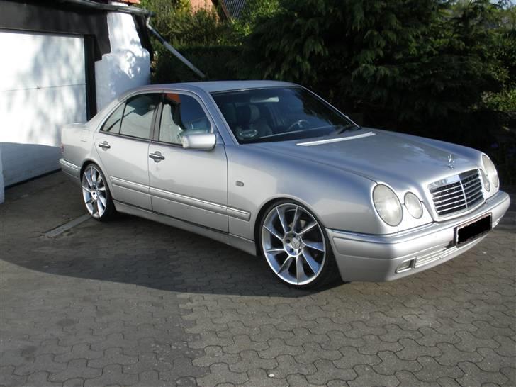 Mercedes Benz W210 300 TurboD  (TOTALSKADET) billede 1