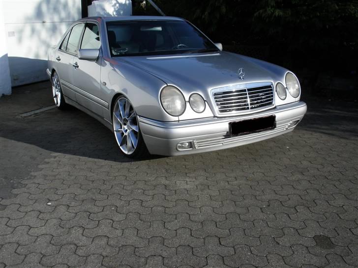 Mercedes Benz W210 300 TurboD  (TOTALSKADET) billede 2