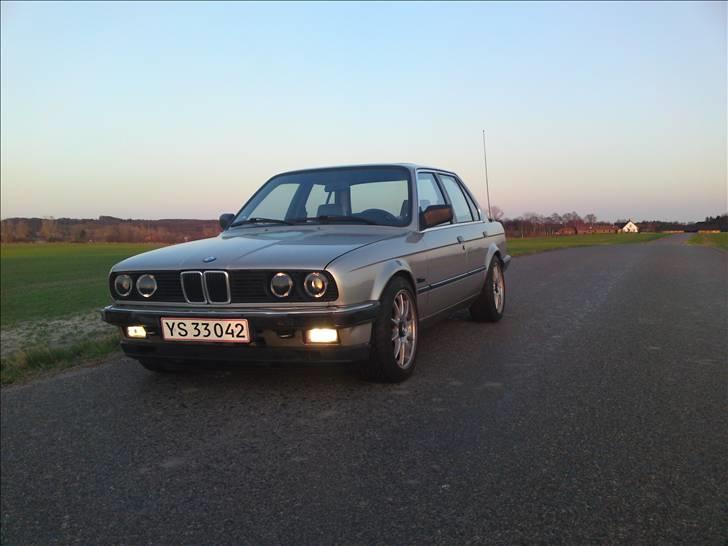 BMW e30 323i Limousine billede 1